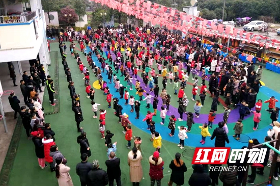 武陵源区索溪中心幼儿园举行迎新年家长开放日活动。.jpg