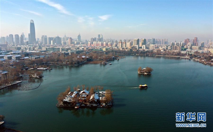 1月8日拍摄的济南大明湖（无人机照片）。 当日，济南雪霁初晴，美不胜收。 新华社记者 朱峥 摄