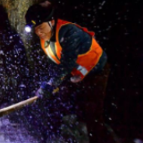 守护春运的打冰“夫妻档”