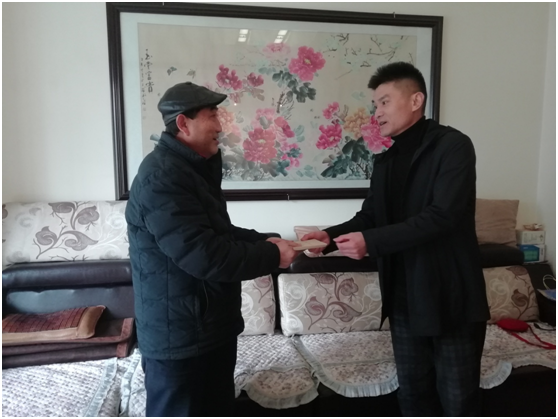 网格走访送关怀.jpg