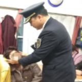 旅客晕车闹心 列车服务暖心