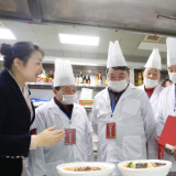 为消费者把关年味 湘菜泰斗率大师级评委测评餐饮“品质”