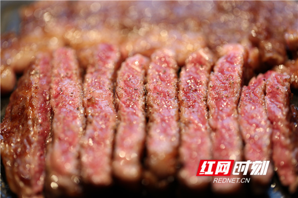 炭围日式烧肉菜品。