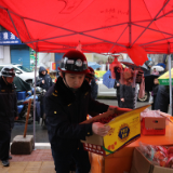 岳阳楼区专项整治马路市场安全隐患 为春节安全保驾护航