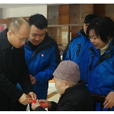 周春晖看望慰问区敬老院老人