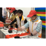 冷水滩： 小小书法志愿者书写春联送祝福