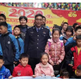 禁燃限放宣传进小区 让孩子们平安过寒假