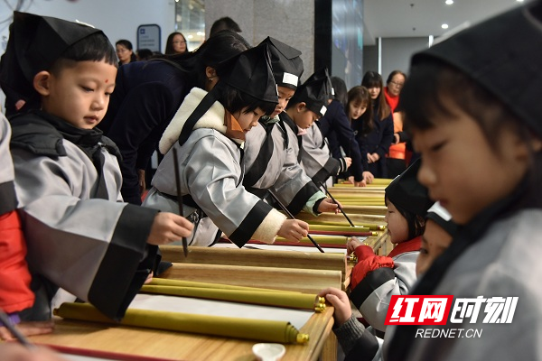 小孩子.jpg 小孩子.jpg