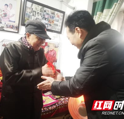 娄底市卫生健康委扎实做好老干部春节慰问工作