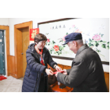 温暖新春：黄峥嵘走访慰问老干部、劳模、困难群众