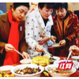新春走基层 | 浓浓邻里情 长沙居民欢聚一堂共享新春“百家宴”