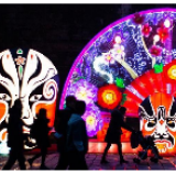 南京秦淮灯会璀璨亮灯