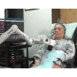 只是喝了口可乐，大家为啥都给他鼓掌喝彩？