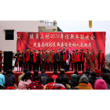 冷水滩区陡角头村：小年“乡味”村晚笑声浓 邀困难群众共吃“团圆饭”