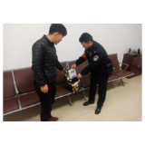 熊孩子故意把寒假作业“忘在”高铁站，铁警叔叔帮忙找回