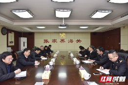 欧阳斌一行看望慰问口岸联检单位工作人员