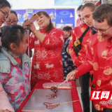  长沙：传统文化进社区 外国友人体验中国年味