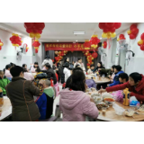 冷水滩：温暖小年夜 与福利院的孩子们一起吃团圆饭