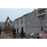 麻阳县对19户违法违规建筑进行依法拆除