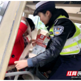 张家界交警一大队严把客运站场春运安全关