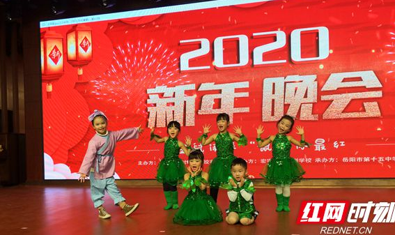 特色迎新春 少年展风采