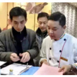 守岁人 | 想吃啥就吃啥，他们走街串巷守护你的年夜饭