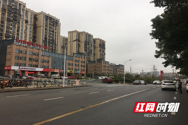 安装路灯后的远大二路.jpg