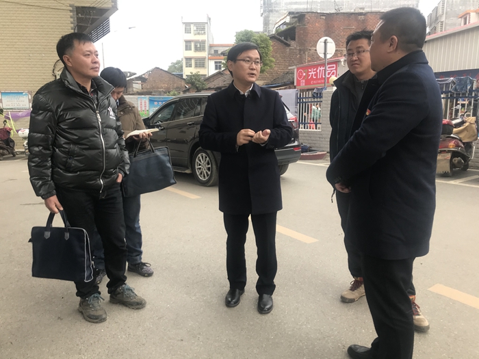 大走访大排查大整改|易先平到医院督导岁末年初安全生产工作_新田新闻
