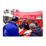 回龙山瑶族乡：义写春联送祝福 翰墨飘香暖人心