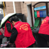 辞旧迎新 红色马甲“靓”起来