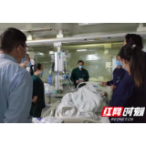 小伙被撞全身骨折病情危重，医院多学科协作成功救治