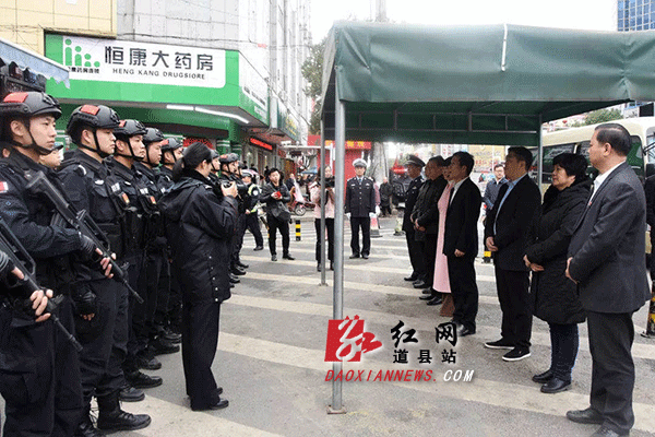 吴恢才等领导走访慰问驻道官兵和一线工作者.gif