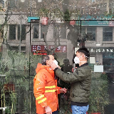 防控疫情 浏阳在行动 | 除夕日 他在城区驾车80公里只为给环卫工人送口罩