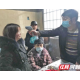 怀化市鹤城区黄金坳镇落实工作责任，密切关注返乡人员身体状况