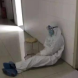 大过年，这张长沙医生的“工作照”令人泪目！