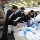 总台央视记者采访武汉一线医生：不想当英雄，只想父老乡亲不受病痛折磨