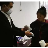 健康一个都不能掉队！岳麓区救助站为流浪人员发放口罩