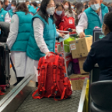 全国多地调拨人员物资驰援武汉 东航南航紧急保障运输