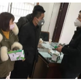 暖心!汨罗古培镇寓外乡友大年初二为村民送口罩