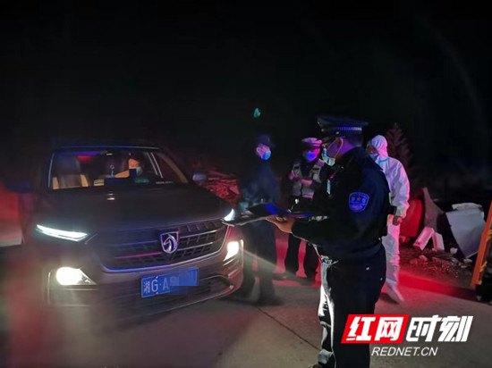 疫情防控 武陵源交警24小时在路上