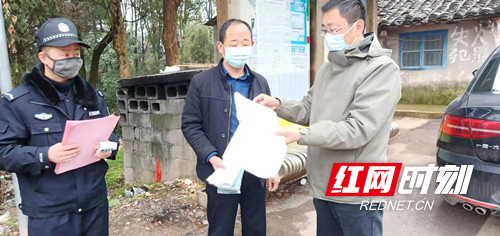 慈利县三官寺土家族乡云山村：路检车辆保民安