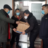 湘潭县中医医院向防控一线工作人员赠送防疫汤药