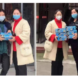 武冈爱心商家为市民免费发放口罩