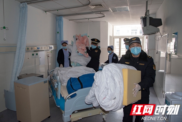 抗疫在基层|怀化城管疫情应急队投入市一医院病房搬迁战斗
