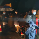 黄沙街干群24小时轮岗值守，严把高速入口关