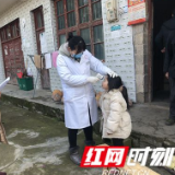 慈利溪口镇：干部与医生上门体检保安全，群众点赞
