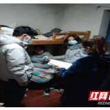 连夜走访排查 把疫情防控责任扛在肩上