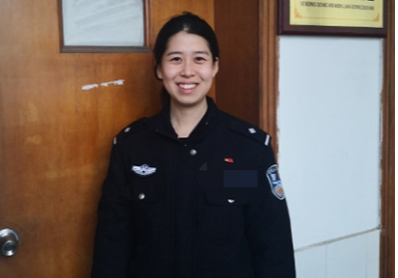 株洲：相机是她的武器 宣传女干警坚守一线抗疫