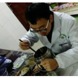 愿我孤灯一盏,换这世间华灯万千