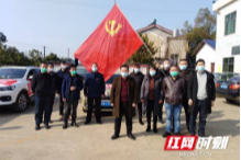 赫山区笔架山乡张家塘村：让党旗高高飘扬在疫情防控第一线